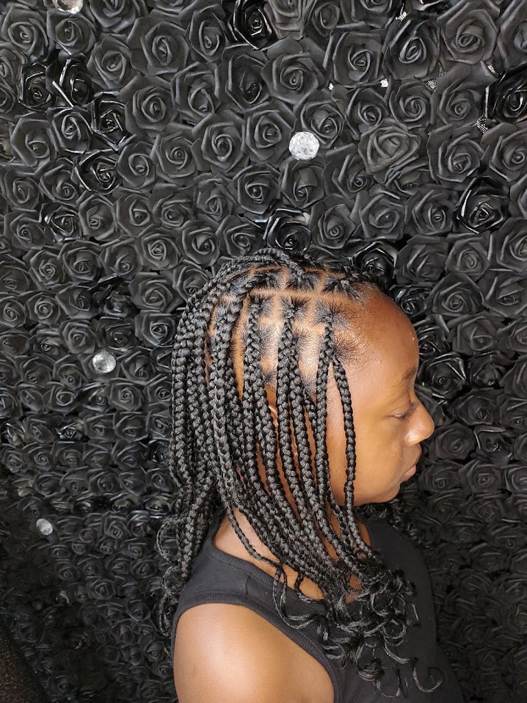 Turning Heads Beauty Salon 92405
