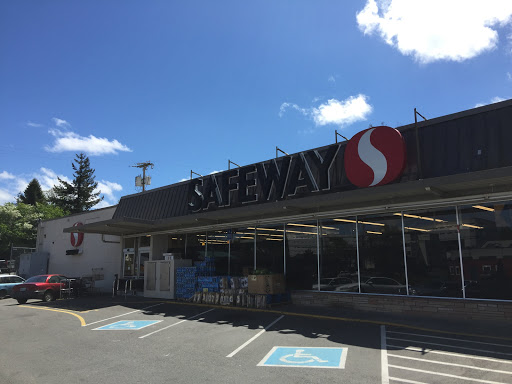Grocery Store «Safeway», reviews and photos, 155 E 1st St, Coquille, OR 97423, USA