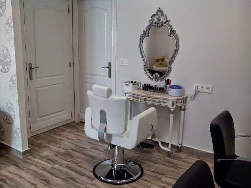 Información y opiniones sobre Essentia peluqueria de Murcia