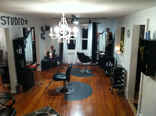 Hair Salon «STUDIO 17 HAIR SALON AND SPA», reviews and photos, 308 Salmon Brook St, Granby, CT 06035, USA