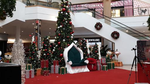 Shopping Mall «Stratford Square Mall», reviews and photos, 152 Stratford Dr, Bloomingdale, IL 60108, USA