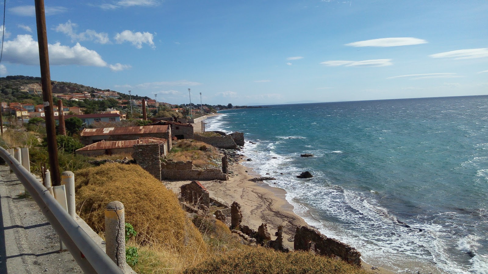 Foto van Plomari beach Saint Isidoros met direct strand