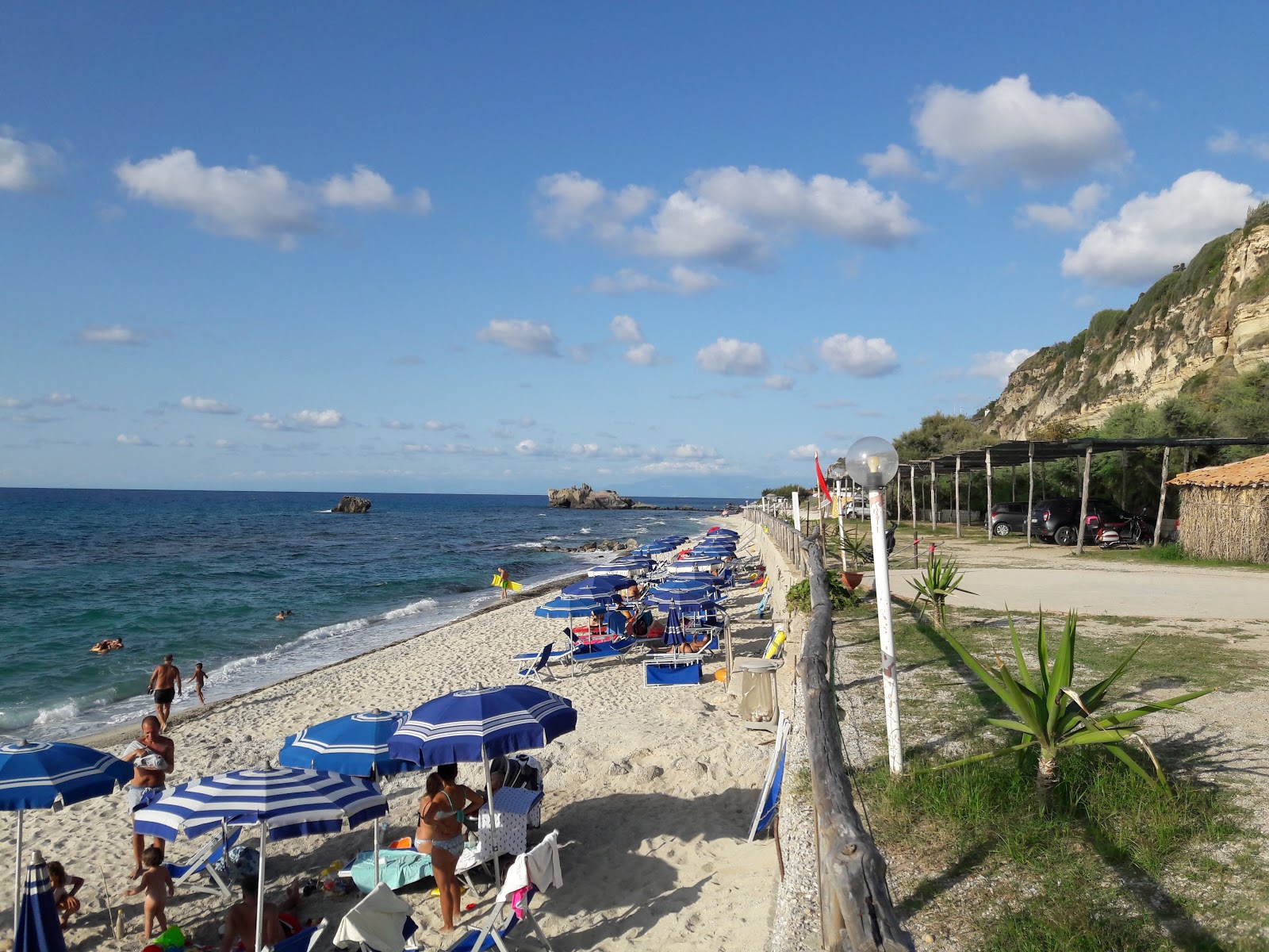 Ricadi beach II'in fotoğrafı kısmen otel alanı