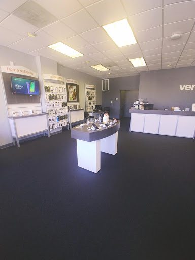 Cell Phone Store «Verizon Authorized Retailer - Simply», reviews and photos, 38 Town Line Rd, Rocky Hill, CT 06067, USA