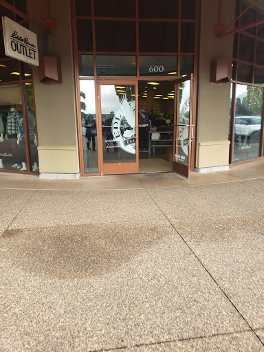 Shopping Mall «Woodburn Premium Outlets», reviews and photos, 1001 N Arney Rd, Woodburn, OR 97071, USA