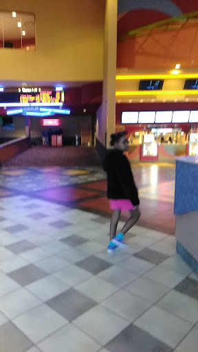 Movie Theater «Regal Cinemas Streets of Indian Lake 16 & IMAX», reviews and photos, 300 Indian Lake Blvd, Hendersonville, TN 37075, USA