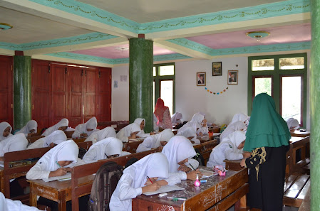 Ruang kelas - Pondok Pesantren Salafiyyah Fatchul Ulum Pacet (Asrama Putra)