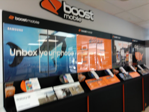 Cell Phone Store «Boost Mobile Store by Yakety Yak Wireless», reviews and photos, 9904 Old Baymeadows Rd, Jacksonville, FL 32256, USA