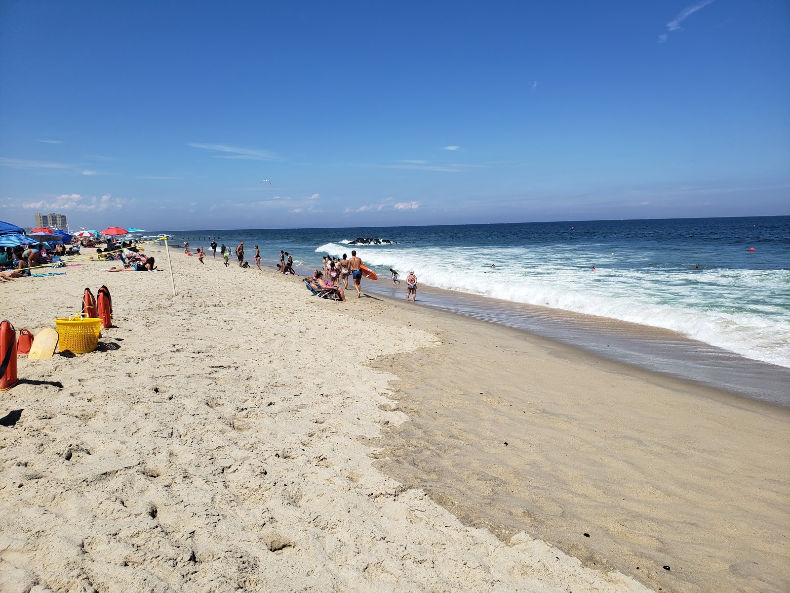 Foto di Seven Presidents Beach con una superficie del ciottolo fine bianco