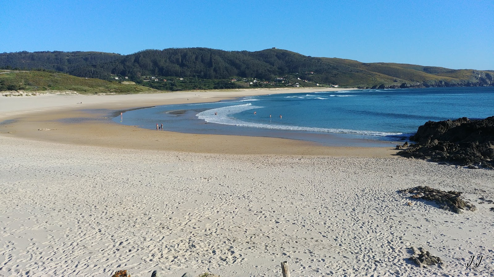 Φωτογραφία του Praia de Doninos με λεπτή λευκή άμμος επιφάνεια