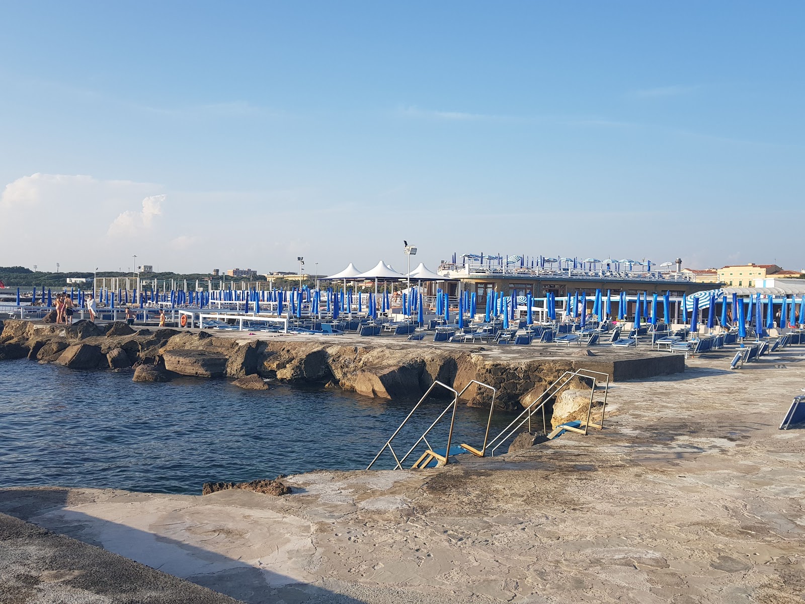 Fotografija Bagni Lido Livorno z modra čista voda površino