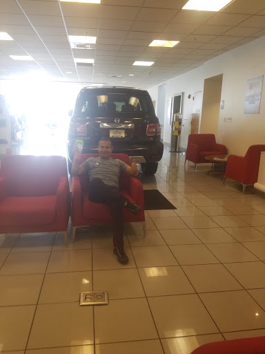 Nissan Dealer «Larry H. Miller Nissan Southwest», reviews and photos, 5067 S Wadsworth Blvd, Littleton, CO 80123, USA