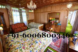 Srinagar Houseboats image
