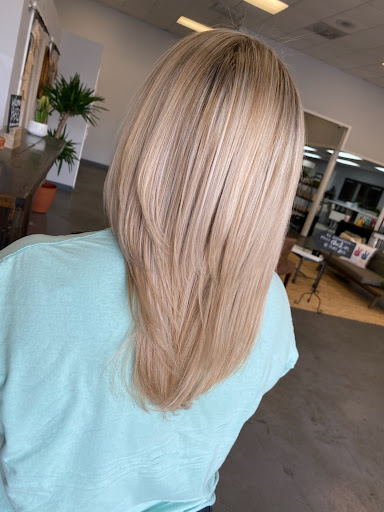 Hair Salon «The Urban Revival Boutique, Style Bar & Salon», reviews and photos, 2903 N Patterson St, Valdosta, GA 31602, USA