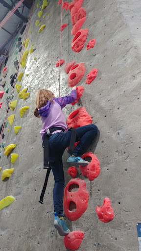 Rock Climbing Gym «Hangar 18 Indoor Climbing Gym - Riverside», reviews and photos, 6935 Arlington Ave, Riverside, CA 92503, USA