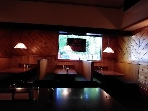 Pizza Restaurant «Round Table Pizza», reviews and photos, 292 S State St, Ukiah, CA 95482, USA