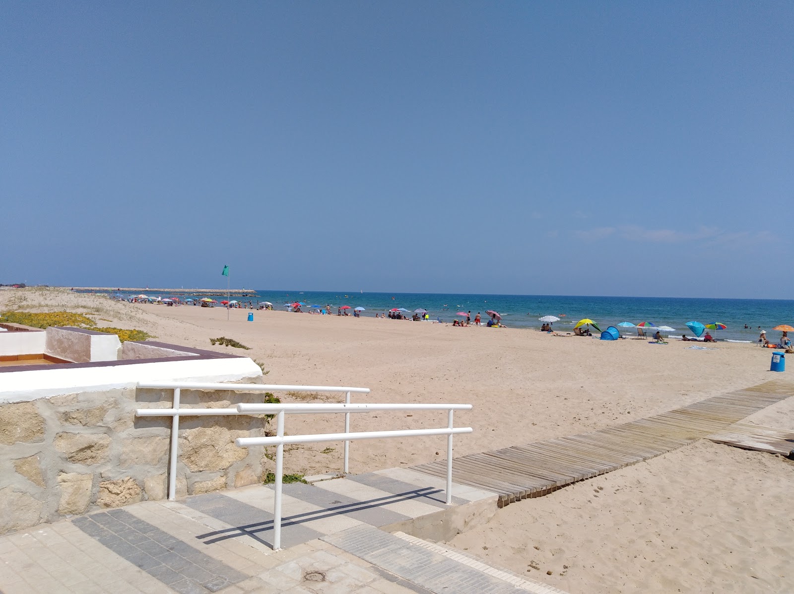 Photo of Platja de Pau Pi with green water surface