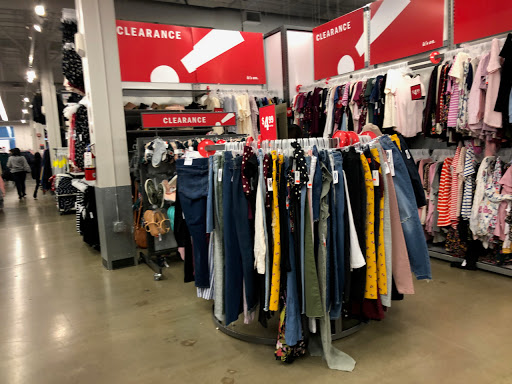 Clothing Store «Old Navy», reviews and photos, 45215 Worth Ave, California, MD 20619, USA