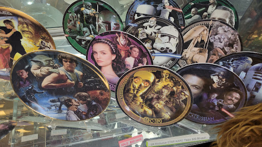 Collectibles Store «Alien Entertainment Store», reviews and photos, 702 S Main St, Lombard, IL 60148, USA