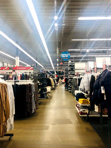 Clothing Store «Old Navy», reviews and photos, 4037 Factoria Blvd SE, Bellevue, WA 98006, USA