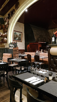 Atmosphère du Restaurant français Le Grill Au Thym à Bordeaux - n°12