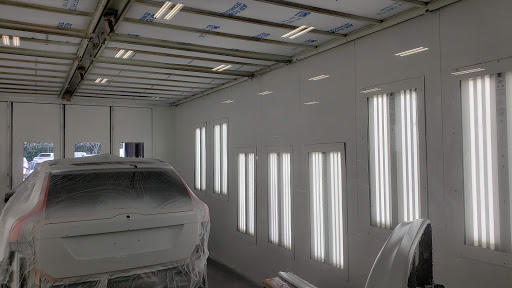 Auto Body Shop «Service King Collision Repair of North Dallas», reviews and photos, 10720 N Central Expy, Dallas, TX 75231, USA