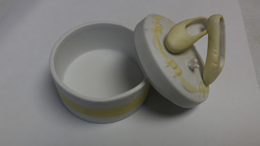 Consignment Shop «Riverbend Resale Shop», reviews and photos, 799 N Old St Louis Rd, Wood River, IL 62095, USA