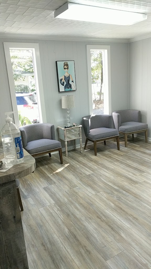 Salon 114 @ Beverly 32505
