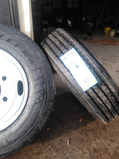 Tire Shop «129 Tire Shop», reviews and photos, 2158 Athens Hwy, Gainesville, GA 30507, USA