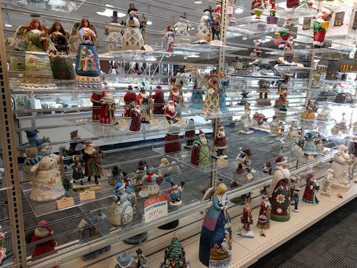 Jewelry Store «L E Smith Family Jewelers», reviews and photos, 9501 Collinsville Rd, Collinsville, IL 62234, USA