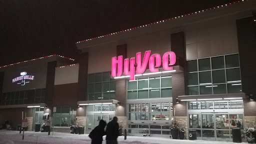 Grocery Store «Hy-Vee», reviews and photos, 1500 Central Park Commons Dr, Eagan, MN 55121, USA