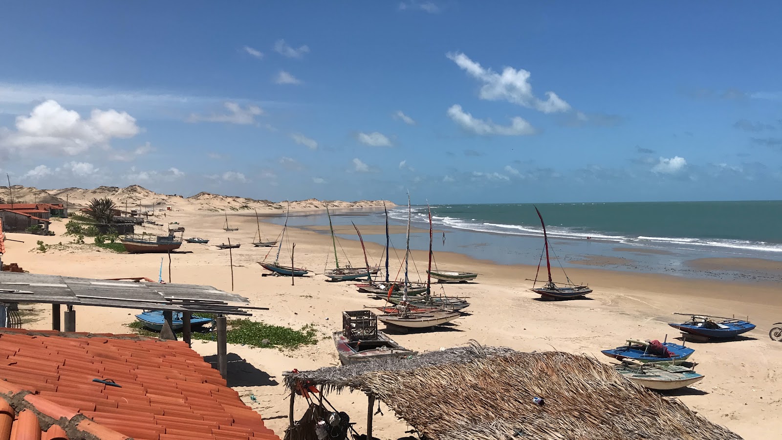 Foto von Praia de Apiques mit beiger sand Oberfläche