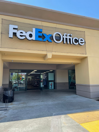 Print Shop «FedEx Office Print & Ship Center», reviews and photos, 3390 W Shaw Ave, Fresno, CA 93711, USA