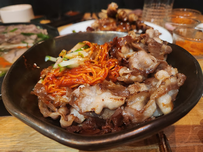 Godziny otwarcia U-Dżong Restauracja koreańsko-japońska 우정