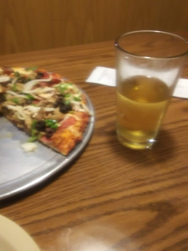 Pizza Restaurant «Round Table Pizza», reviews and photos, 292 S State St, Ukiah, CA 95482, USA