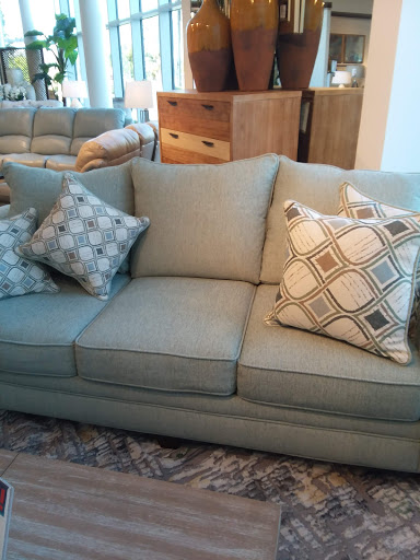 Furniture Store «Rooms To Go Furniture Store - Port Richey», reviews and photos, 9500 Scenic Dr, Port Richey, FL 34668, USA