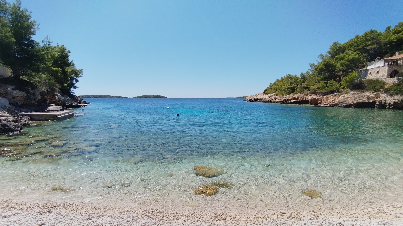 Plaza Gradacica'in fotoğrafı küçük koy ile birlikte