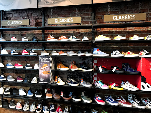 Shoe Store «Vans», reviews and photos, 28 E Colorado Blvd, Pasadena, CA 91105, USA