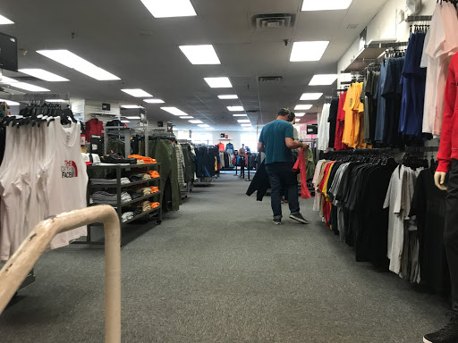 Clothing Store «The North Face Outlet», reviews and photos, 5 Bow St, Freeport, ME 04032, USA