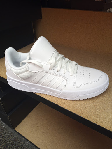 Shoe Store «Famous Footwear», reviews and photos, 3333 S 27th St, Milwaukee, WI 53215, USA