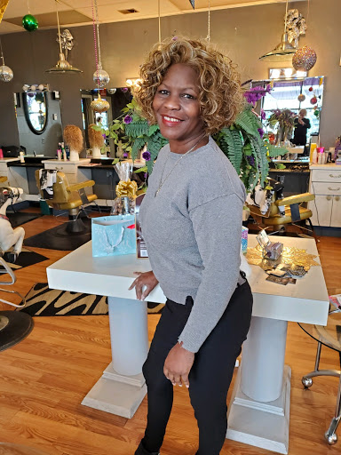 Beauty Salon «Headliner Beauty Salon», reviews and photos, 700 E Market St, Scranton, PA 18509, USA