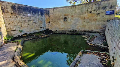 Fontaine du baconnet à Mirebeau