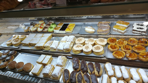 Pastelería y Confitería María Luisa en Sarón, Cantabria