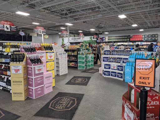 Liquor Store «Chicago Lake Liquors», reviews and photos, 825 E Lake St, Minneapolis, MN 55407, USA