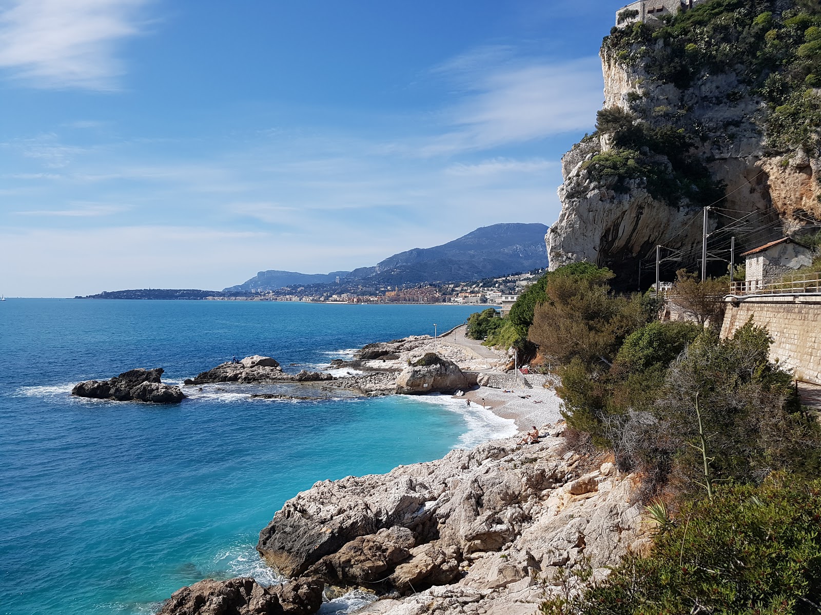 Fotografie cu Spiaggia dei Balzi Rossi și așezarea