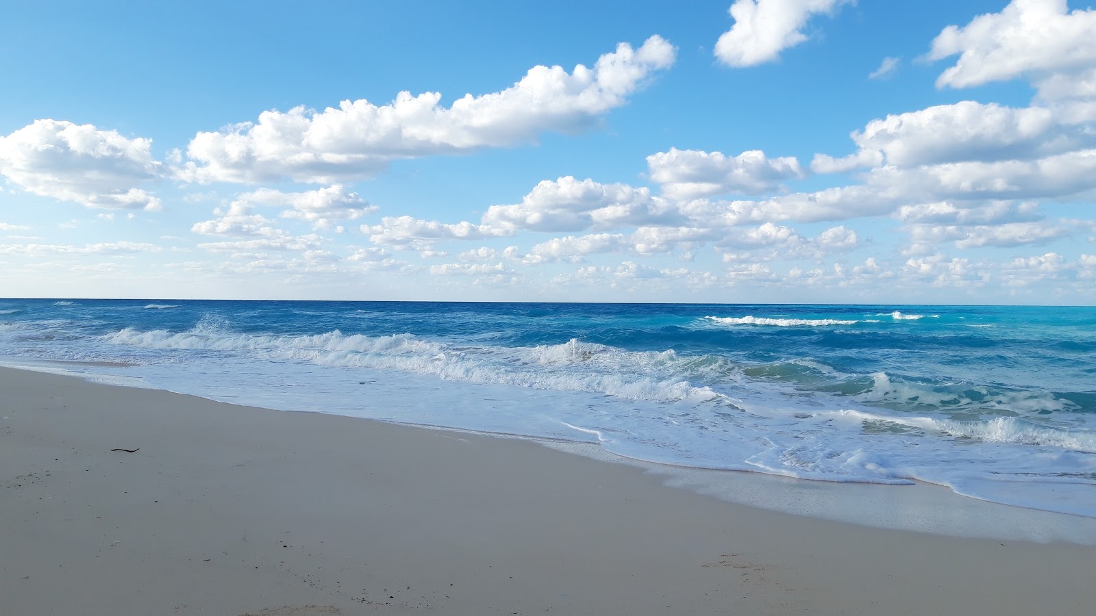Foto di Zomoroda Beach - luogo popolare tra gli intenditori del relax