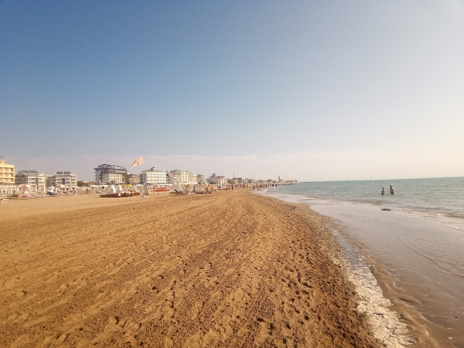Fotografie cu Spiaggia Caorle cu nivelul de curățenie foarte curat