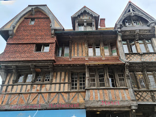 Photo n°31 de Hôtel Restaurant La Taverne des Deux Augustins à Étretat ()