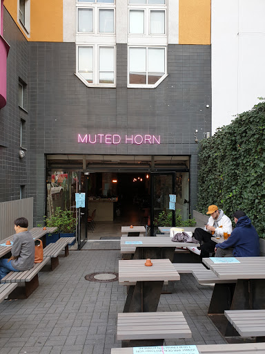 MUTED HORN