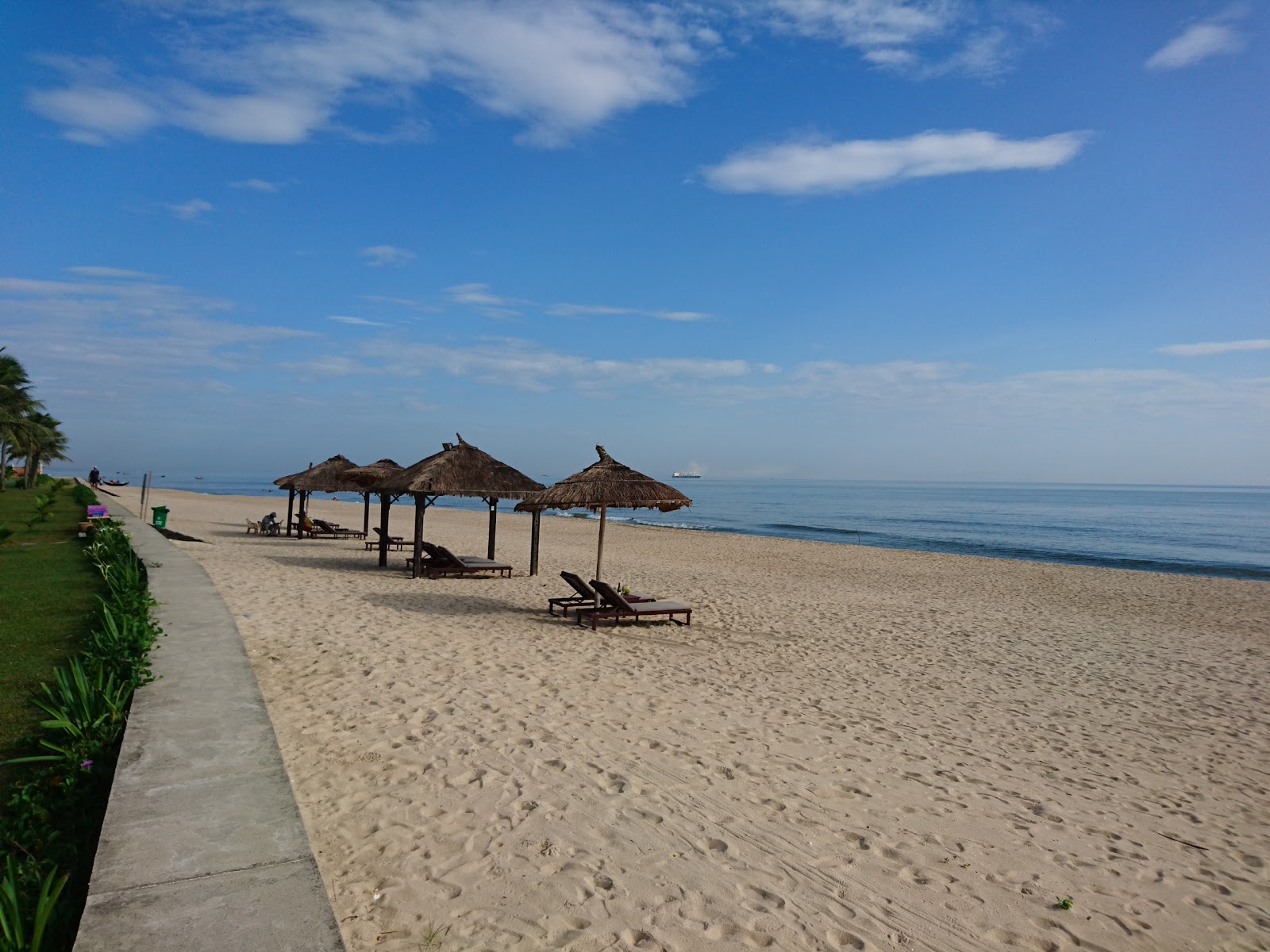 Fotografie cu Thuan An Beach cu drept și lung